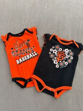 San Francisco giants onesies. 0-3 mos